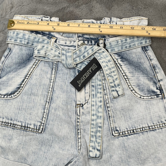 BLANKNYC Paperbag High Waist Light Wash Denim Shorts Size 26 NWT - Picture 7 of 7